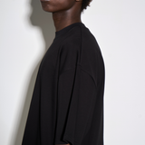 VOLUME TEE in piano black