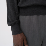 LIGHT V-NECK SWEATER in charcoal