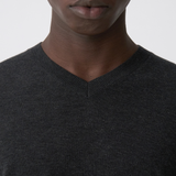 LIGHT V-NECK SWEATER in charcoal